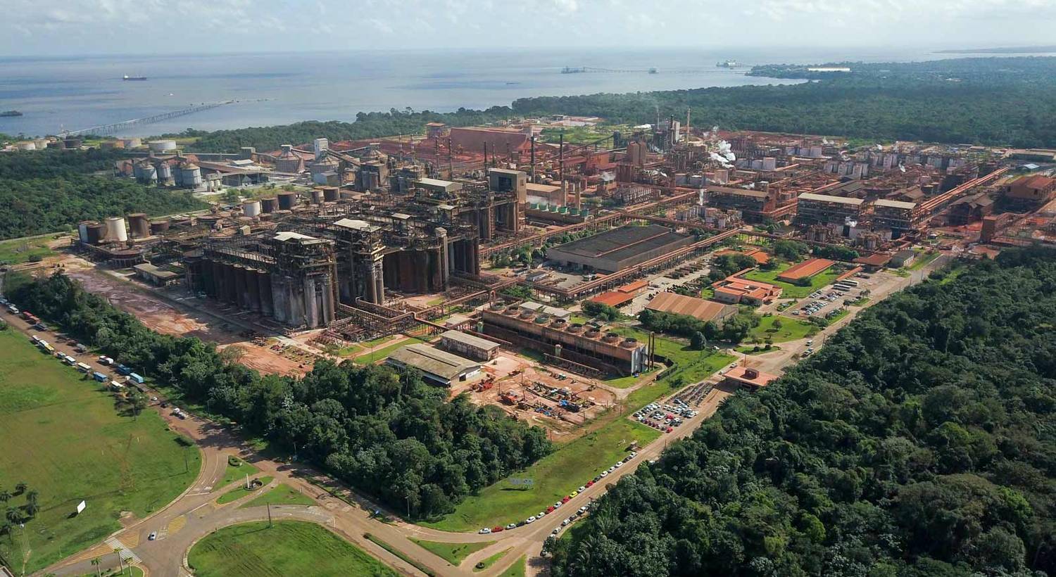Vista aérea da refinaria Hydro Alunorte, em Barcarena (PA)