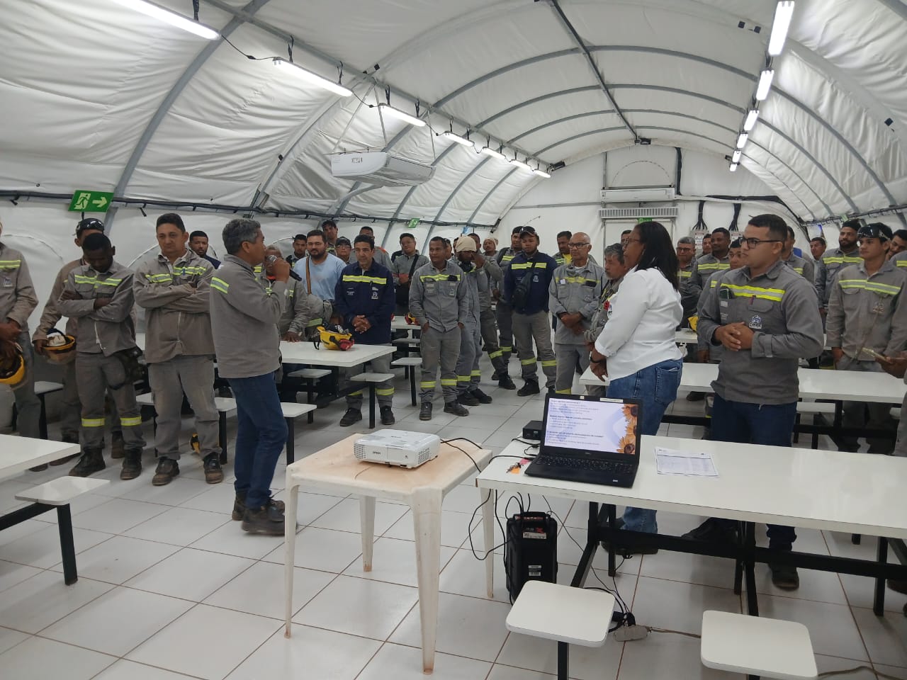 \"Falar é coragem, ouvir é cuidado\", CMPC conclui campanha em alusão ao setembro amarelo