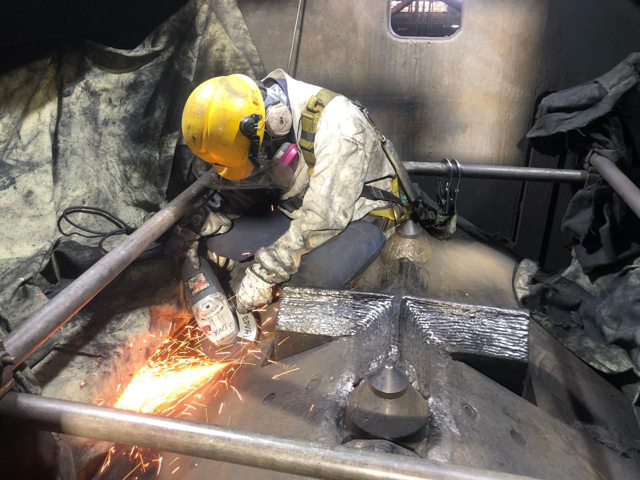 CMPC realiza três grandes paradas programadas na obra dos eletrodos.